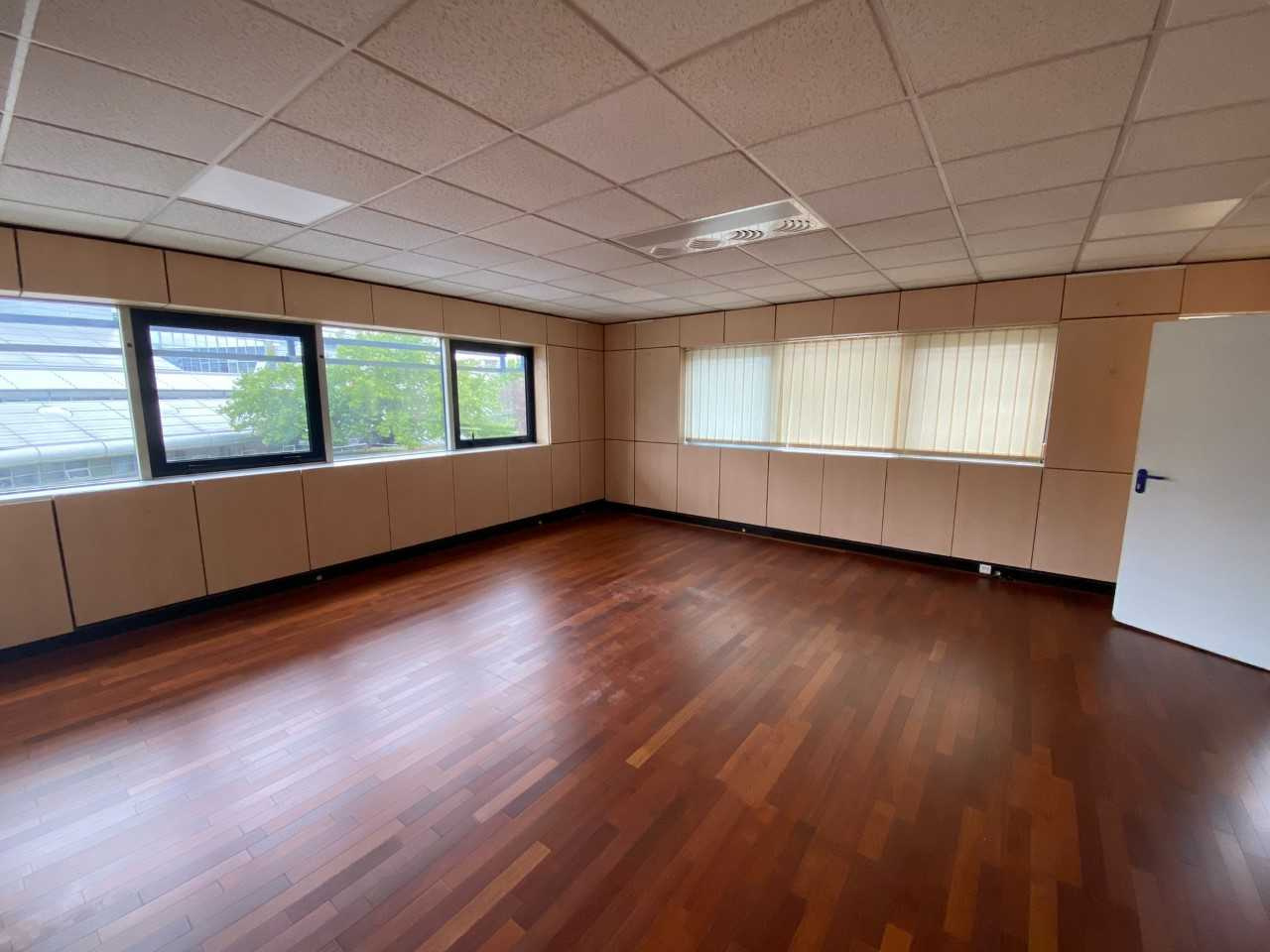 À LOUER   BUREAUX 300 m2   BORDEAUX LAC - BORDEAUX RAVEZIES / TRAM C À LOUER   BUREAUX 300 m2   BORDEAUX LAC - BORDEAUX RAVEZIES / TRAM C