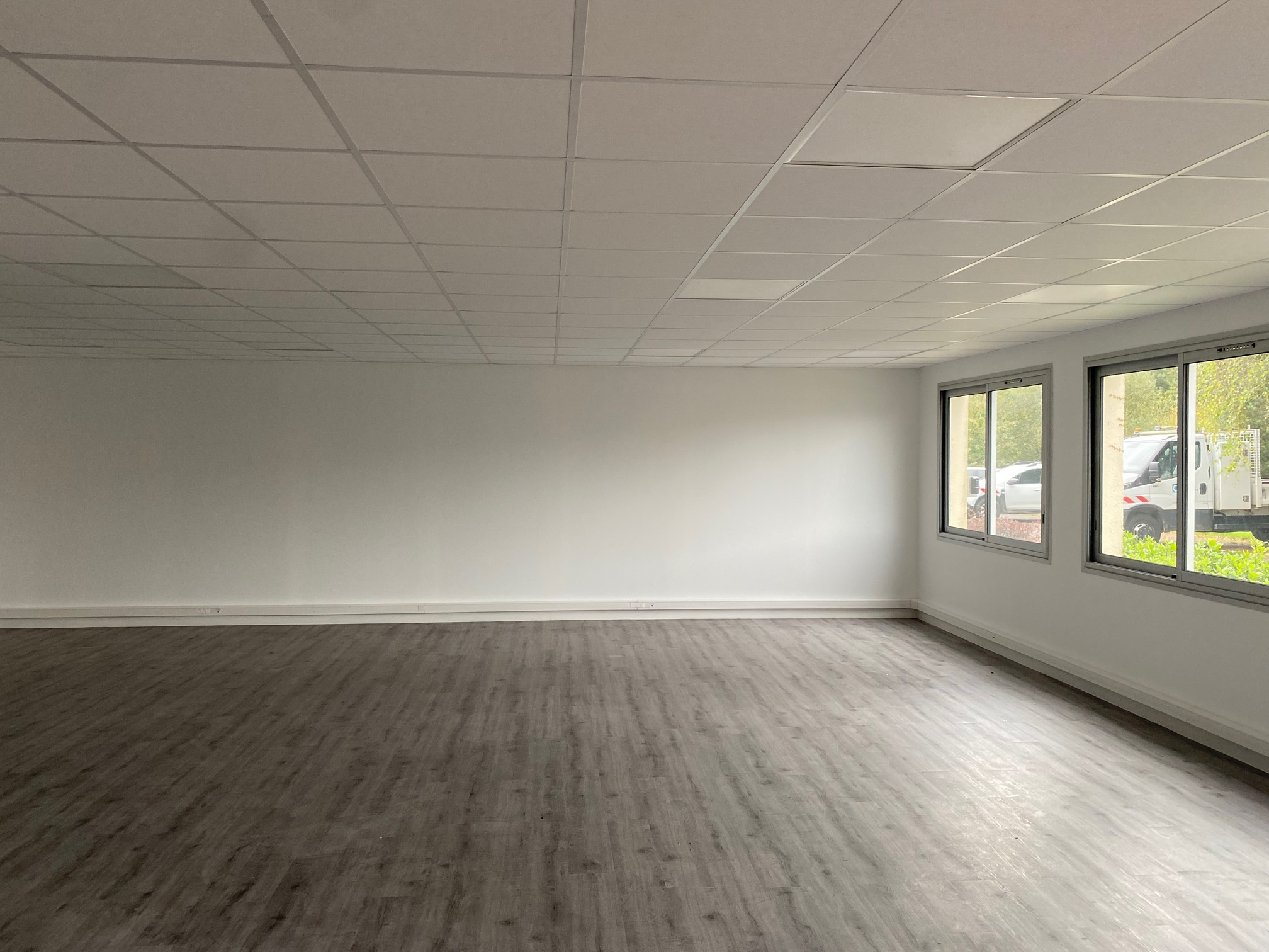 BUREAUX 100 M2 LE HAILLAN