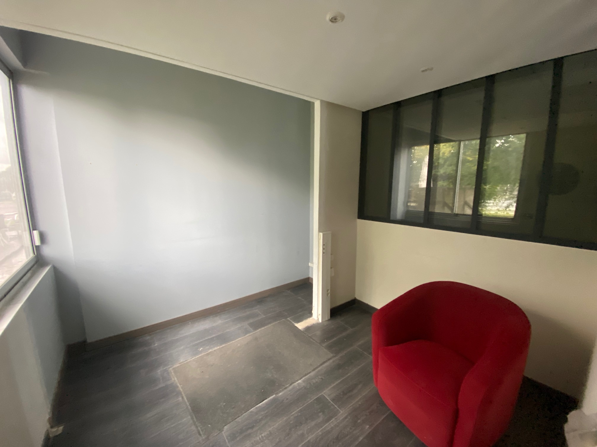 AVENUE DE MAGUDAS   LOCAL COMMERCIAL/ BUREAUX AVEC SHOWROOM